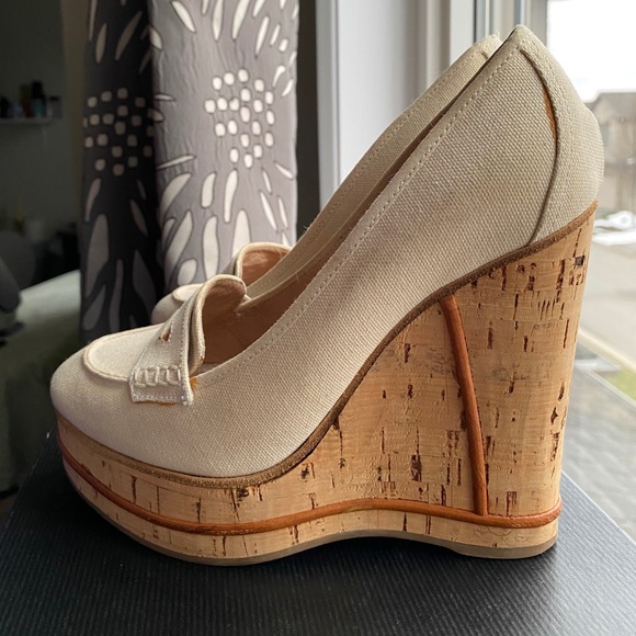 Chloe Wedge - Picture 5 of 10